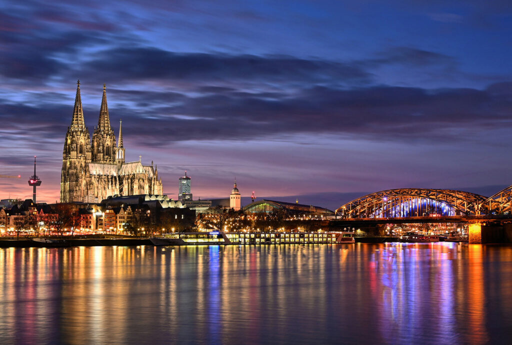 Edelrot Escort Köln – Charme, Lebensfreude & sinnliche Begegnungen