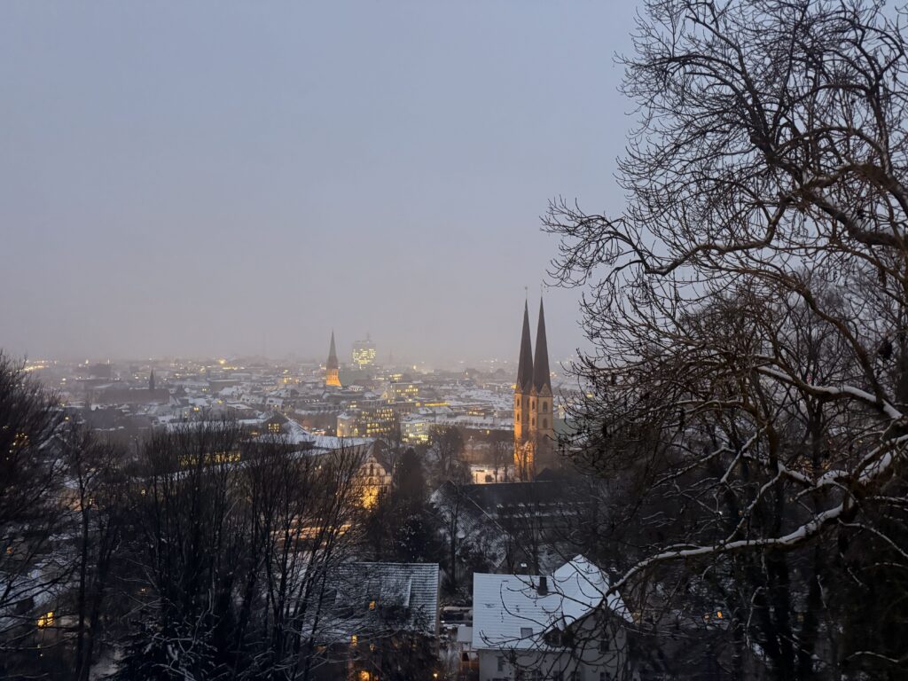 Edelrot Escort Bielefeld – exklusive Dates zwischen Eleganz & Zurückgezogenheit